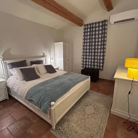Petite Maison De Charme Au Bord De La Piscine Casa vacanze *