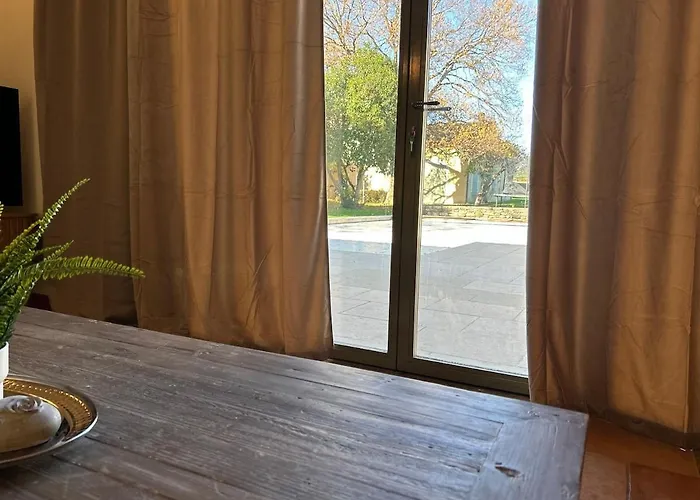 Petite Maison De Charme Au Bord De La Piscine Feriehus