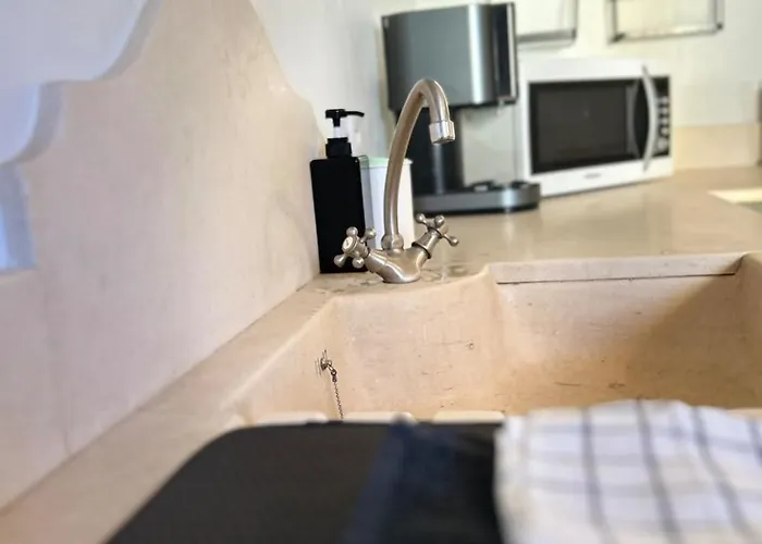 Petite Maison De Charme Au Bord De La Piscine * Saint-Quentin-la-Poterie