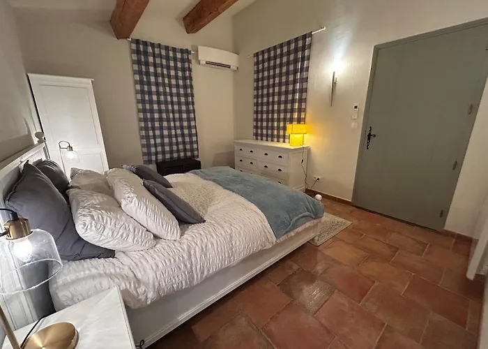 Petite Maison De Charme Au Bord De La Piscine *