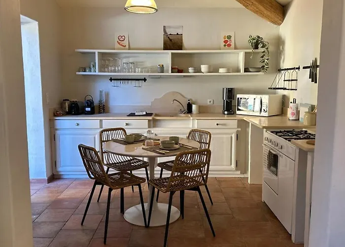 Petite Maison De Charme Au Bord De La Piscine
