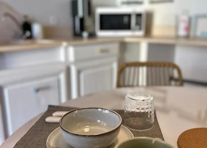 Petite Maison De Charme Au Bord De La Piscine Feriehus