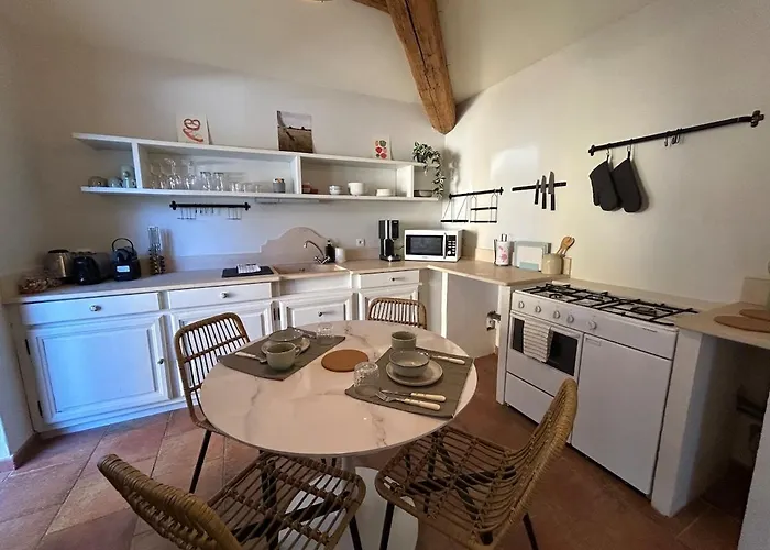 Petite Maison De Charme Au Bord De La Piscine Feriehus