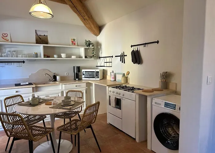 Petite Maison De Charme Au Bord De La Piscine